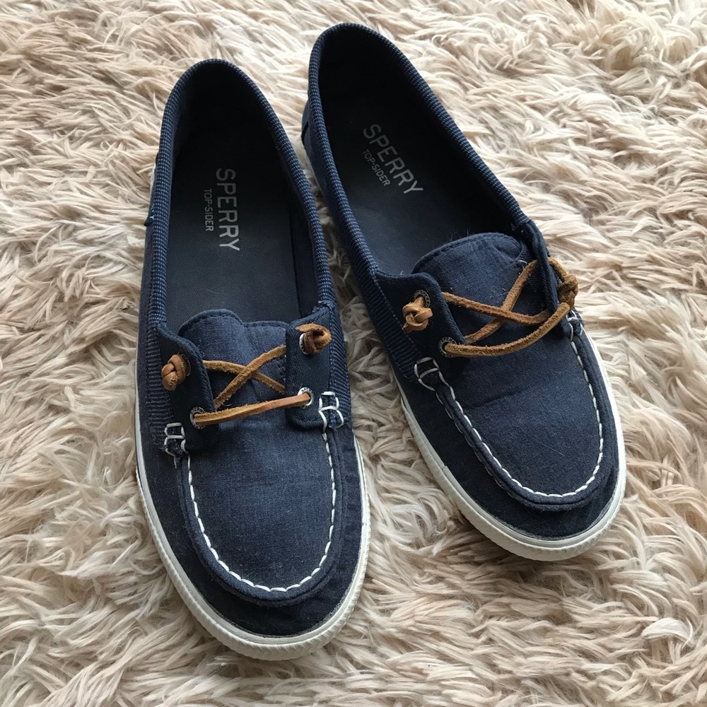 Size 9 blue Sperry top spider